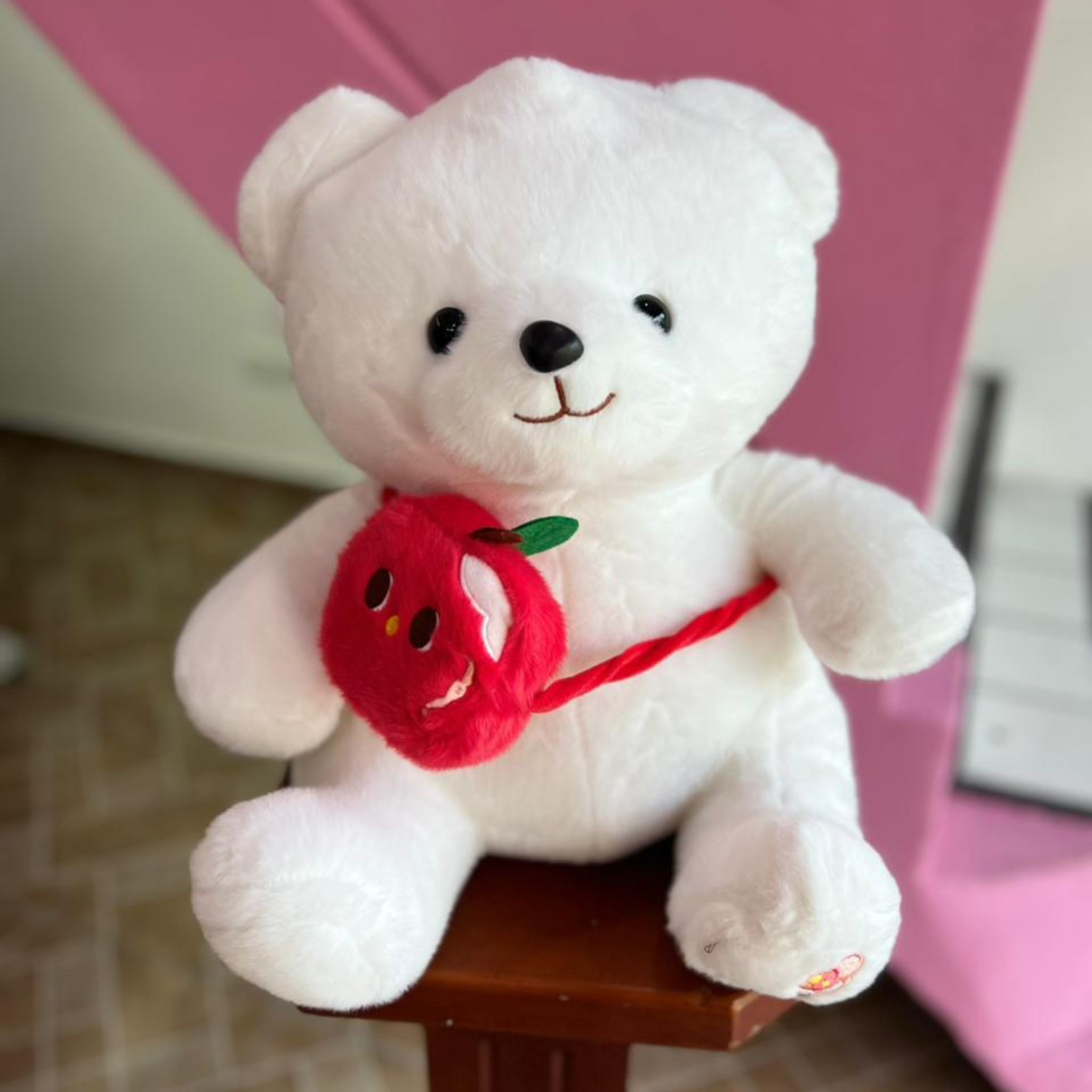 Peluche Oso Polar con Bolso de Manzana