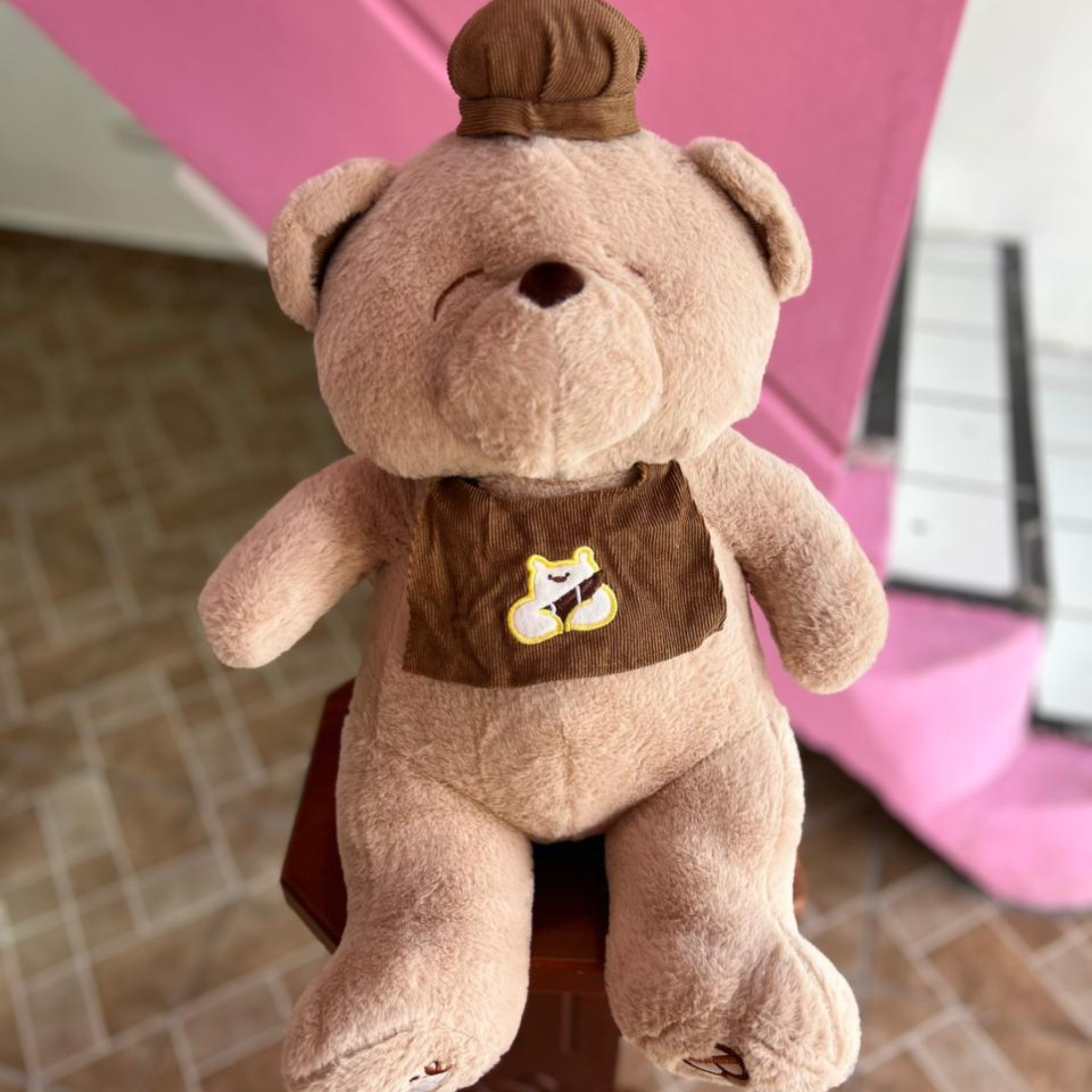 Peluche de Oso Pardo Grande con Babero